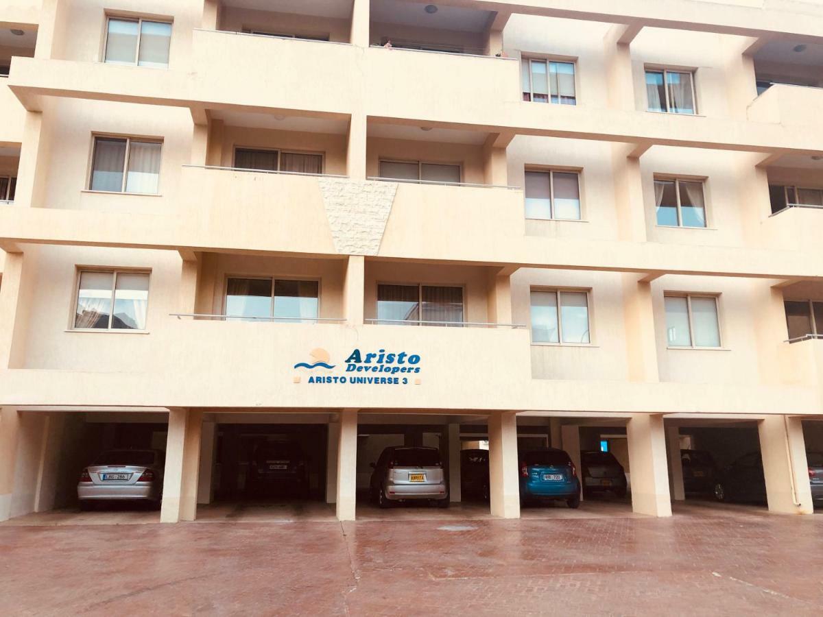 Private Apartment At Aristo Universe III With Pool Paphos Kültér fotó