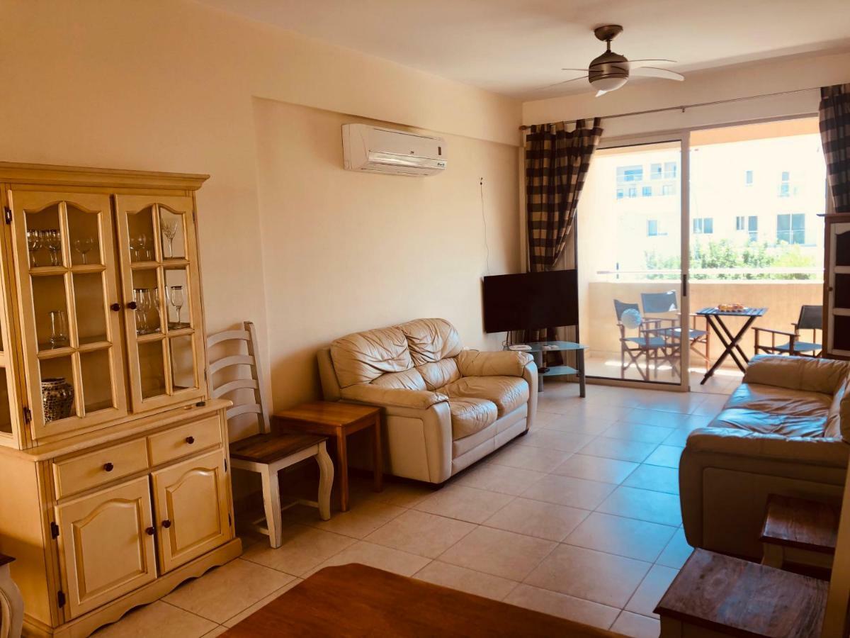 Private Apartment At Aristo Universe III With Pool Paphos Kültér fotó