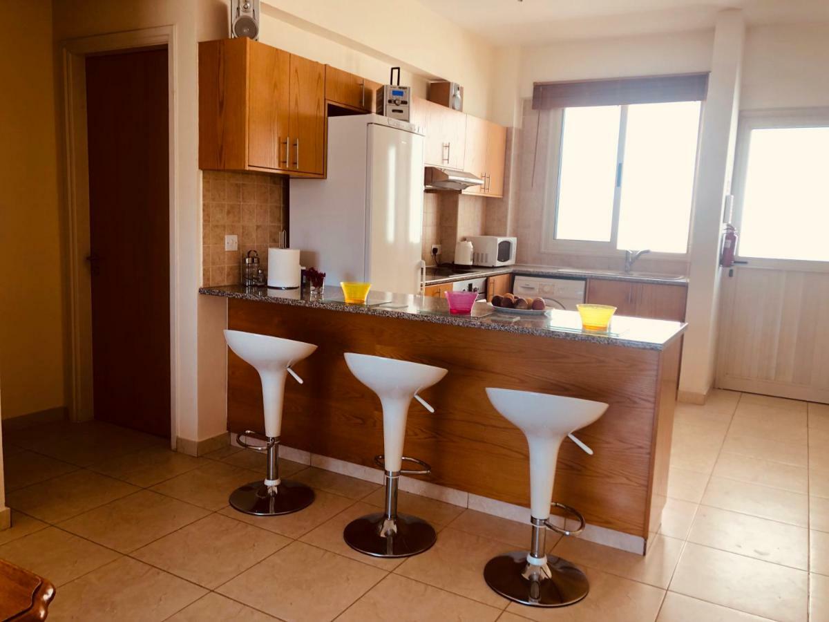 Private Apartment At Aristo Universe III With Pool Paphos Kültér fotó